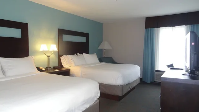 غرفة قياسية بسريرين كوين، Holiday Inn Express Kansas City - Bonner Springs an IHG Hotel 4/8