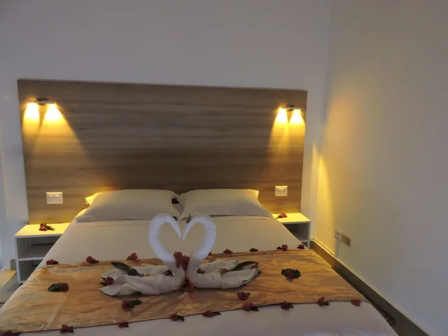 Family Suite, 1 Double and 3 Single Beds, Sea View، Al Baraka 8/10