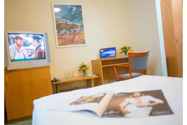 غرفة بسرير مزدوج بمطبخ، Brixen Prague 2/2