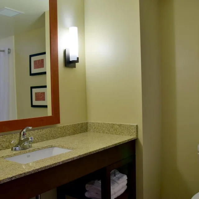 جناح بسرير كوين مع أريكة، Comfort Suites Dunnellon near Rainbow Springs 8/10