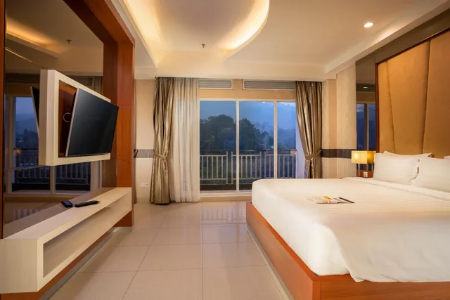 جناح ملكي بسرير كينج، Le Eminence Hotel Convention And Resort 1/5