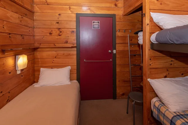 غرفة بسرير فردي بحمام مشترك، Skotel Alpine Resort 1/4