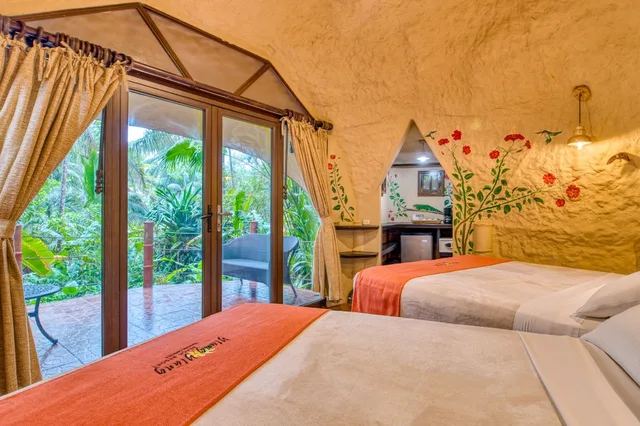بنغل بسريرين كوين، Ylang Ylang Beach Resort 1/8