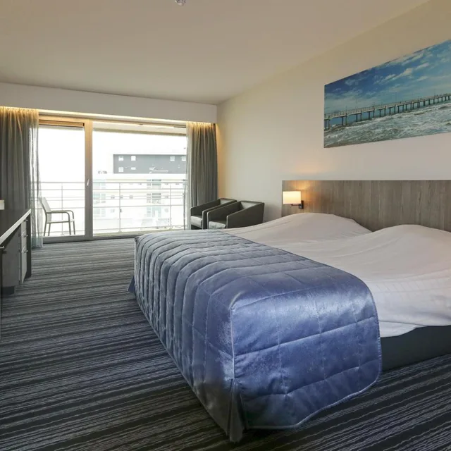 Room, Twin Beds, Lateral Side Sea View، Vayamundo Oostende 2/10