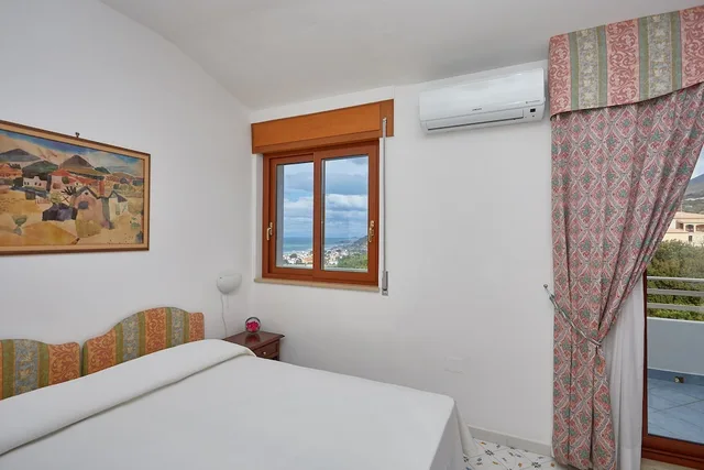 غرفة بسرير مزدوج بإطلالة على البحر، Club Residence la Castellana 3/10