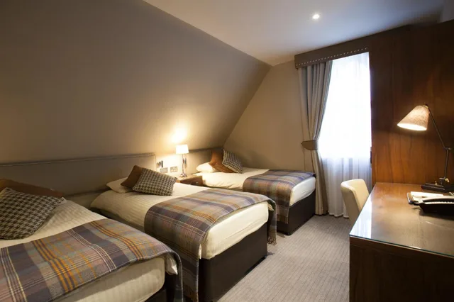 غرفة اقتصادية ثلاثية، Cruachan Hotel 1/2