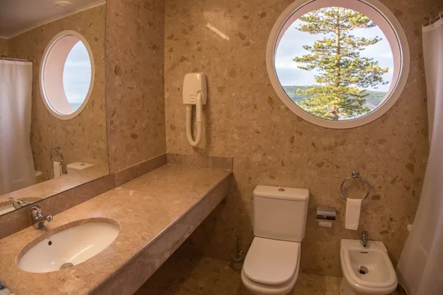 غرفة سوبيريور بسرير كينج مع أريكة، Azoris Faial Garden Resort Hotel 3/4
