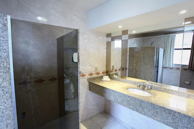 غرفة قياسية ثلاثية بثلاثة أسرّة، Mengo Palace Hotel 8/8