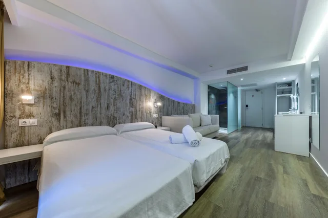 جناح جونيور بسريرين منفصلين مع أريكة، WelikeHotel Triton beach 2/10