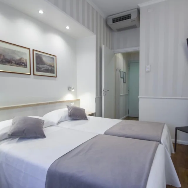 غرفة بسريرين منفصلين، Flora Hotel Milan 5/10