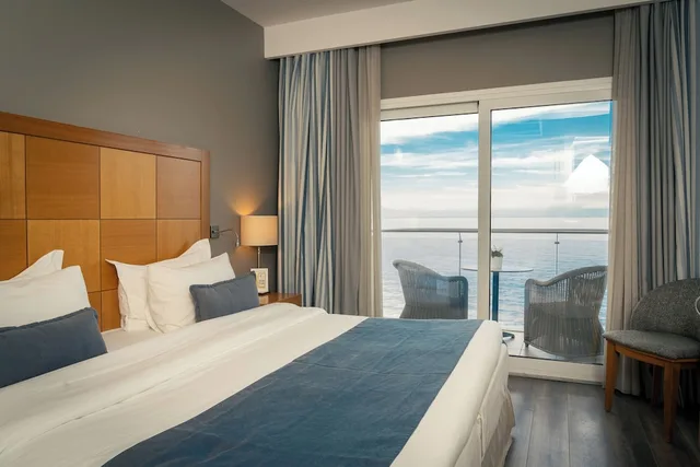 King Bed, Sea Front، Golden Star City Resort 1/10
