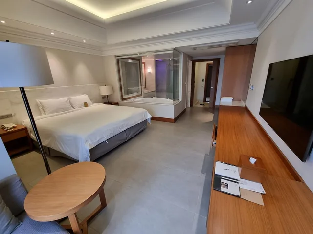 غرفة بريميير بسرير كينج بإطلالة على المتنزه، Pine Grove Hotel 3/9
