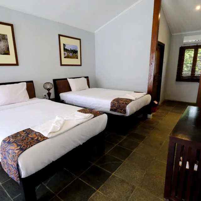Deluxe, Twin Beds, The Nalaya Hotel & Resto 2/10
