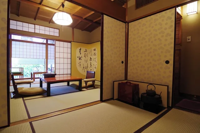 غرفة تقليدية بفرشتي فوتون في المبنى الرئيسي، Hiiragiya Ryokan 8/10