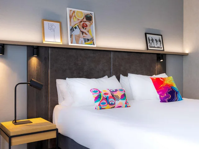 Deluxe, Balcony, Top Floor, Ibis Styles Den Haag Scheveningen 6/8