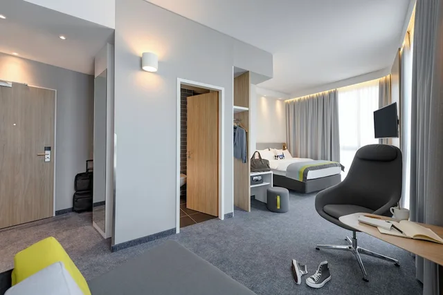 غرفة عائلية بسرير كوين مع أريكة، Holiday Inn Express Regensburg 4/4