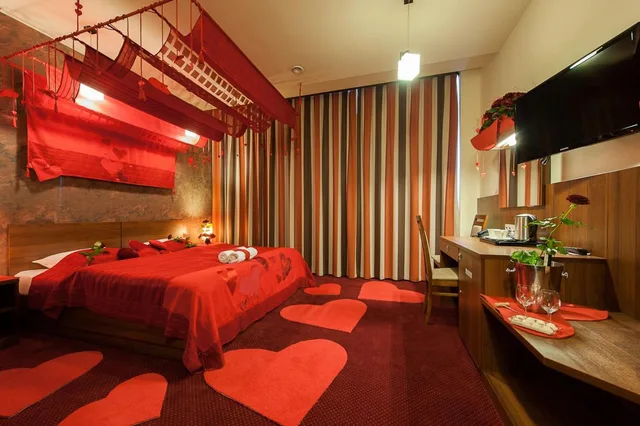 جناح رومانسي بسرير كينج، Alexander Krakow Hotel 1/2
