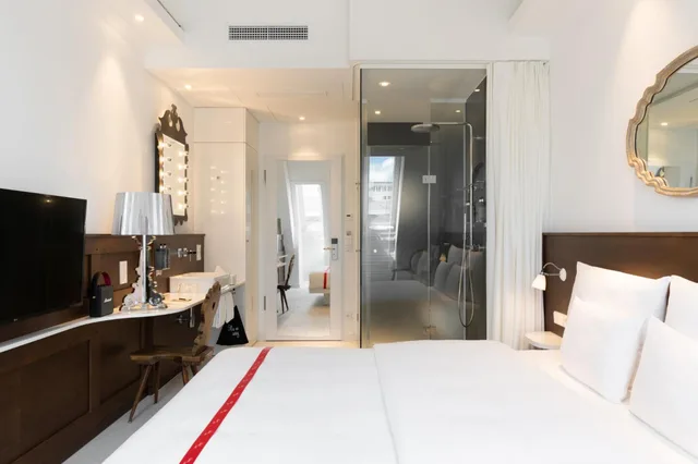 Lovely, Queen Bed، Ruby Rosi Hotel Munich 2/6