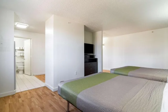 جناح بسريرين كوين لغير المدخنين بمطبخ، Studio6 Plano, TX - Dallas - Plano Medical Center 2/4