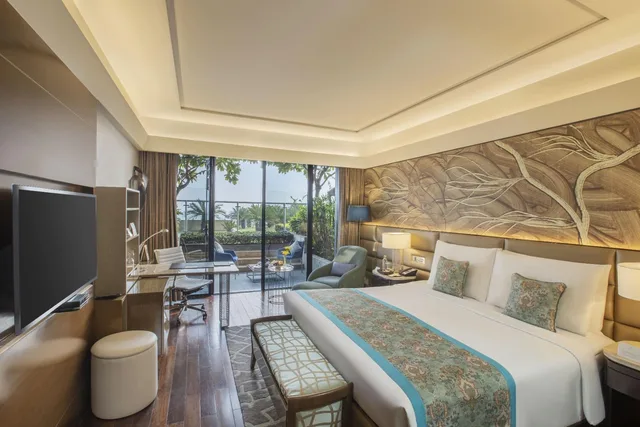 غرفة كلوب بشرفة، The Leela Ambience Convention Hotel Delhi 2/3