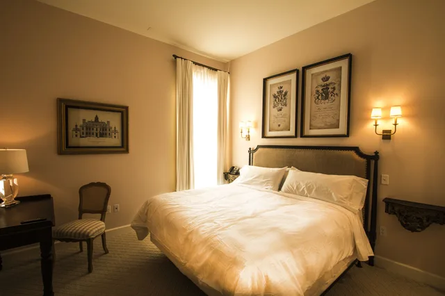 غرفة فاخرة مفردة بسرير كينج، The Meadows Hotel 1/6
