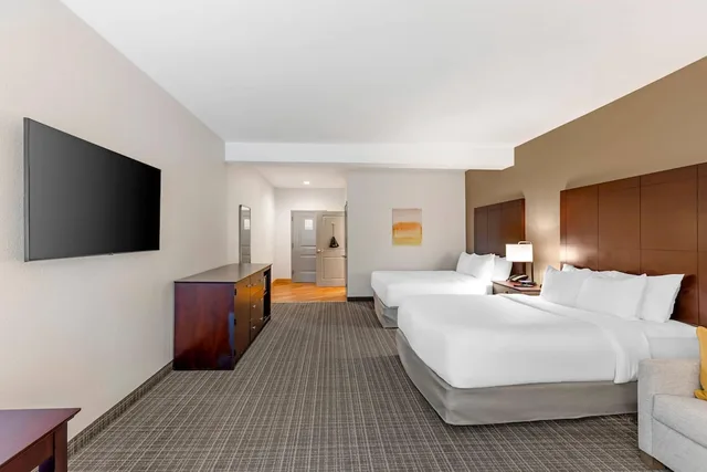 Standard, 2 Queen Beds, Comfort Inn & Suites Verona at Turning Stone Resort Casino 1/6
