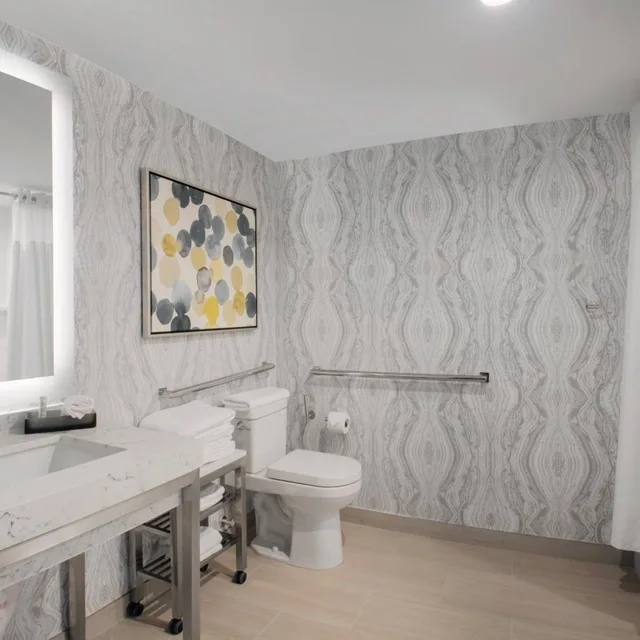غرفة بسريرين كوين بحوض استحمام لذوي الإعاقة، Courtyard By Marriott Miami Aventura Mall 6/8