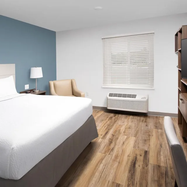 غرفة قياسية بسرير كوين، WoodSpring Suites Deerfield Beach 1/7