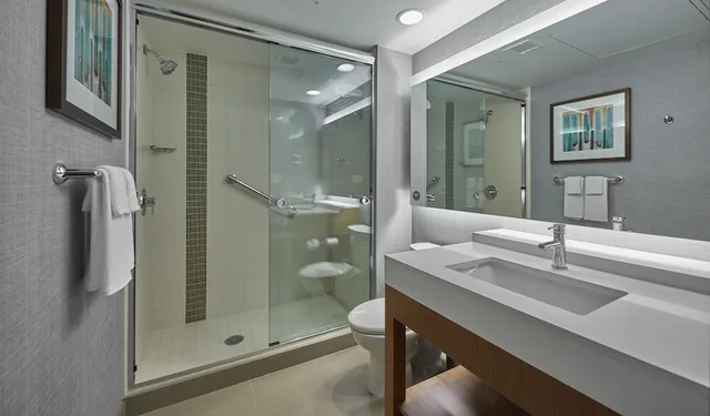 غرفة بسريرين كوين مع أريكة في طابق مرتفع، HYATT PLACE EUGENE OAKWAY CENTER 2/2