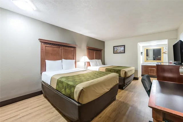 غرفة بسريرين كوين، Rodeway Inn St. Joseph MI 2/3