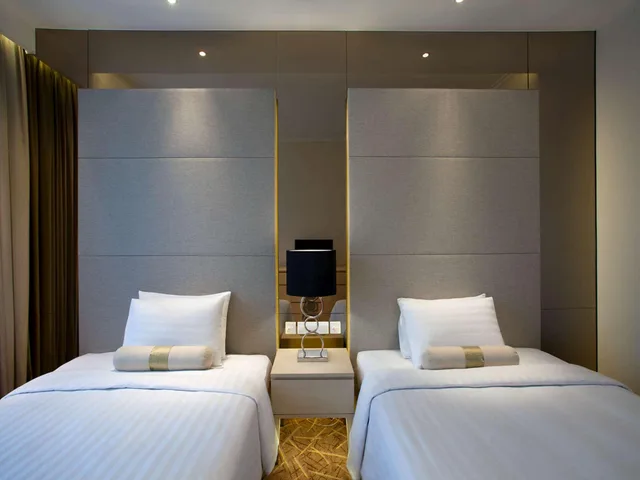 غرفة كلوب بسريرين منفصلين، Menara Peninsula Hotel 2/2