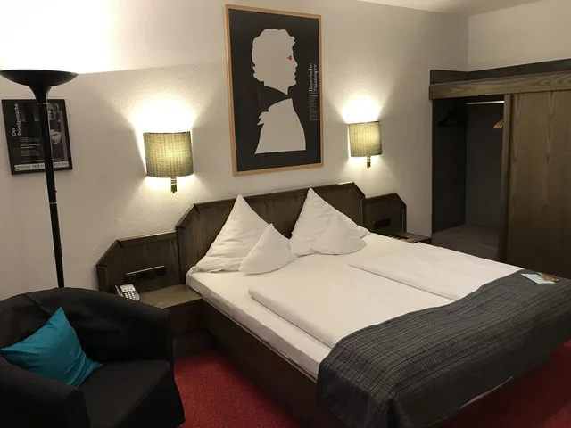 غرفة ثلاثية بسريرين منفصلين بإطلالة على المدينة مع أريكة، Hotel Nymphenburg City 7/10