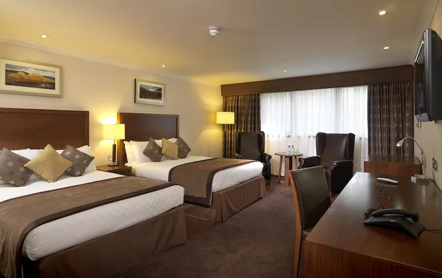 غرفة بريميوم رباعية بسريرين مزدوجين، The Aberdeen Altens Hotel 2/4