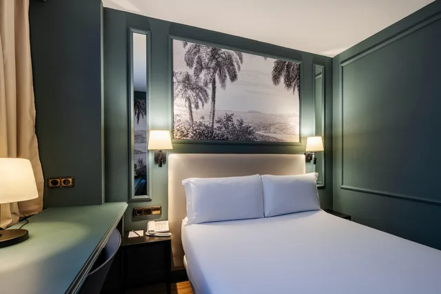 Deluxe, Single, Double Bed, Luze Castellana Hotel 1/3