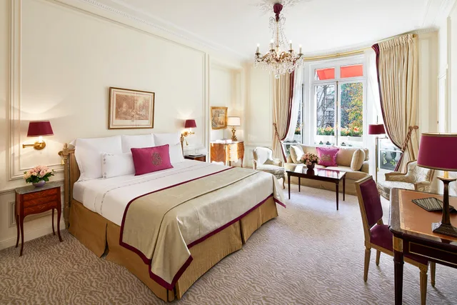 Avenue, Junior Suite, Montaigne View، Hotel Plaza Athenee 1/2