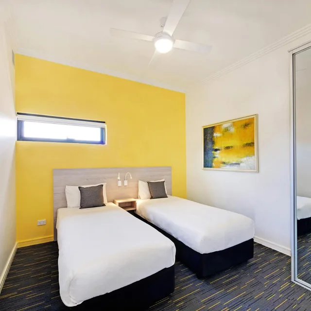 2 Bedrooms, Suite, ValueSuites Penrith 1/2