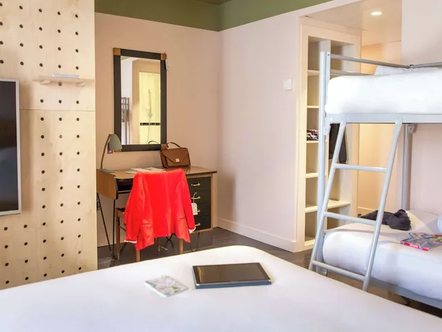Family, 1 Double and 2 Bunk Beds، greet Hotel Marseille Centre Saint Charles 2/10