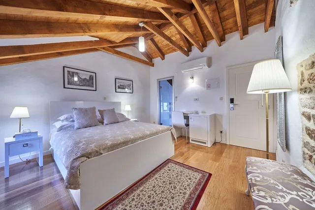 غرفة كومفورت بسرير كينج، Villa Split Heritage Hotel 2/8