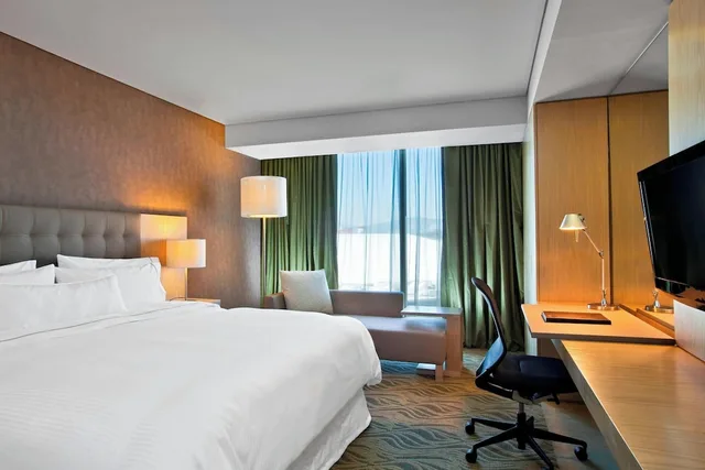 غرفة بريميوم بسرير كينج بإطلالة على المدينة، THE WESTIN GUADALAJARA 1/5