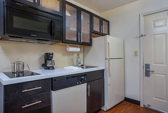 جناح بسرير كوين بغرفة نوم واحدة لذوي الإعاقة، Candlewood Suites Louisville Airport, an IHG Hotel 4/6