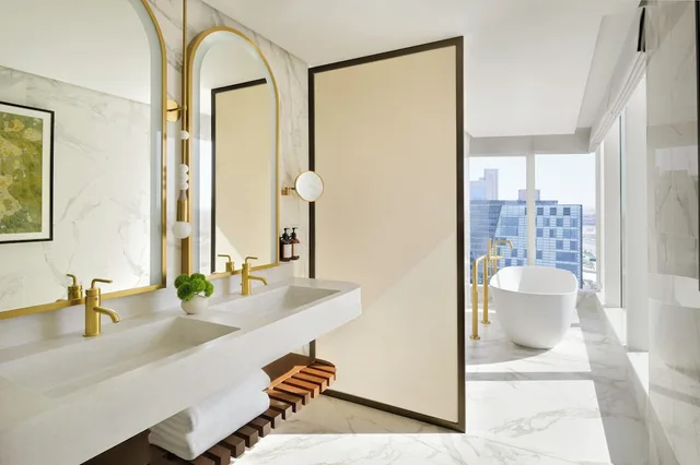 جناح بسرير كينج وسرير فردي بغرفتي نوم في طابق مرتفع، Kimpton KAFD Riyadh by IHG 3/5