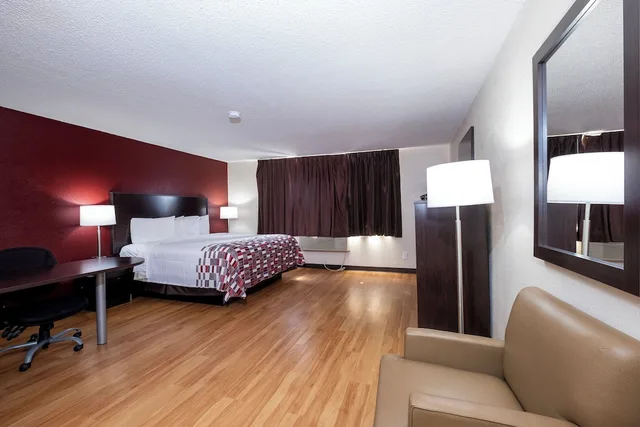 غرفة سوبيريور بسرير كينج لذوي الإعاقة، Red Roof Inn Norfolk Portsmouth Va 1/5