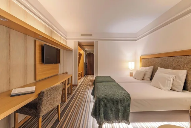 Superior, Double Bed, Sea View, Pestana Carlton Madeira 5/9