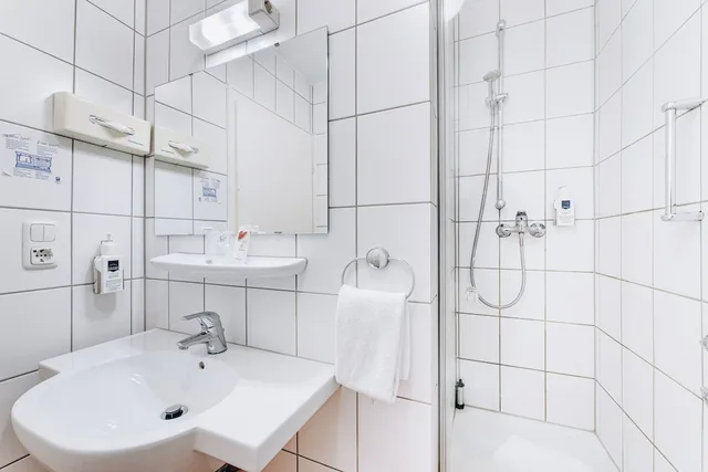 غرفة كومفورت مفردة بسرير مزدوج، HOTEL ISARTOR 4/6