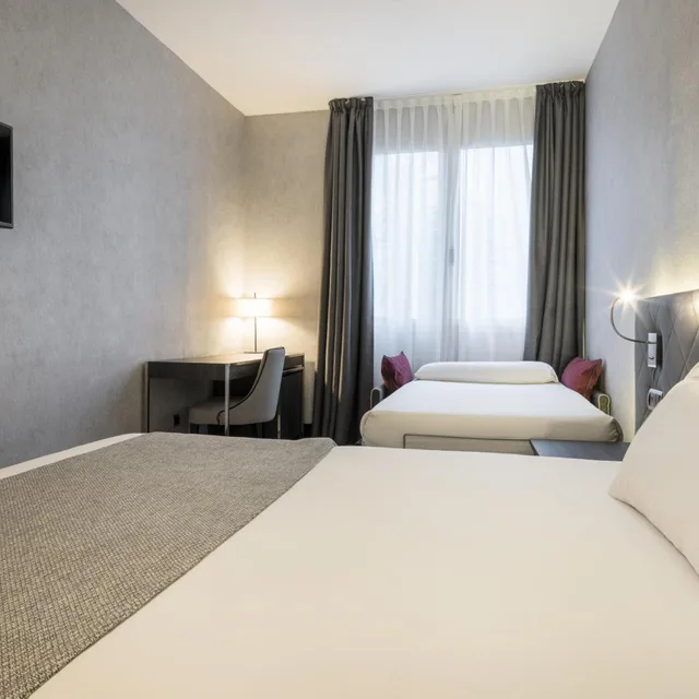 غرفة بسرير مزدوج أو سريرين منفصلين مع سرير إضافي، Ilunion Bel Art Hotel 1/9