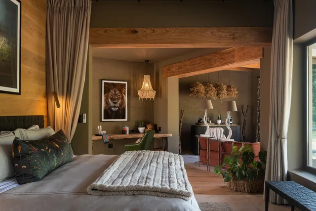 Deluxe, Suite, Lush Private Game Lodge 7/9