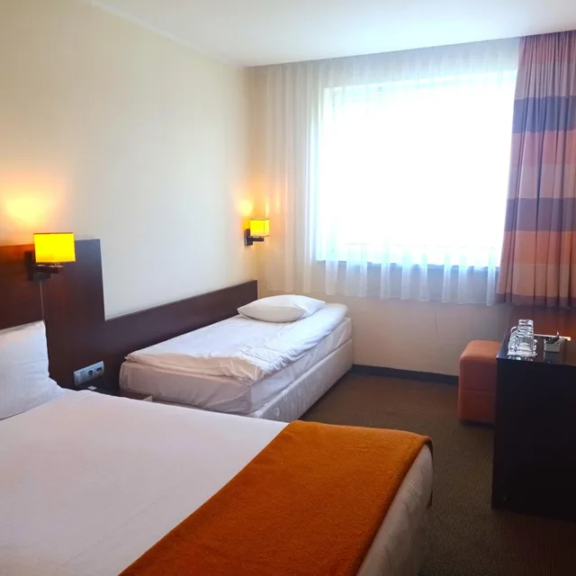 Room, Triple, Hotel Desilva Inn Katowice Airport 3/8
