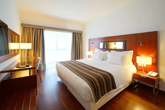 شقة بسريرين منفصلين وسرير كوين بغرفتي نوم مع أريكة، Legendary Lisboa Suites 1/7