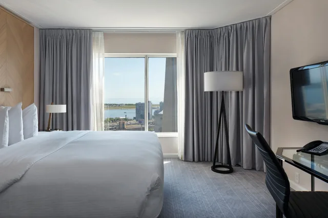 Premium, 2 Queen Beds, High Floor, INTERCONTINENTAL TORONTO CENTRE 5/8