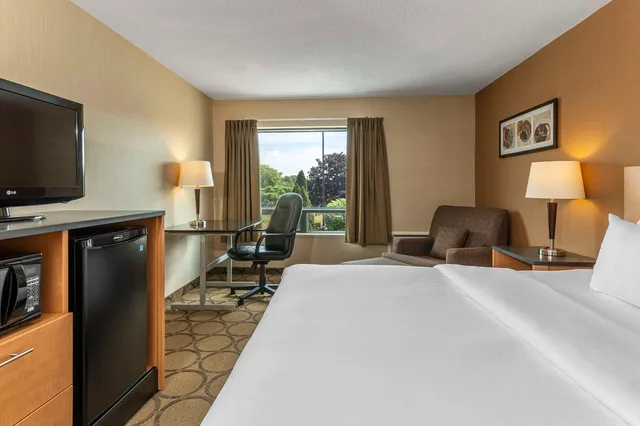 Upgrade, King Bed، Comfort Inn Drummondville 6/8
